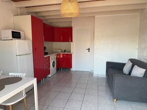 Interior - APPARENTLY ON THE SHORES OF LAC DE CARCANS MAUBUISSON (Carcans)