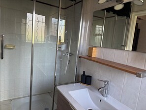 Bathroom - APPARENTLY ON THE SHORES OF LAC DE CARCANS MAUBUISSON (Carcans)
