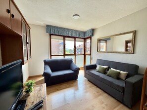 TV - Las Amapolas Apartment - 12018 (Ajo)