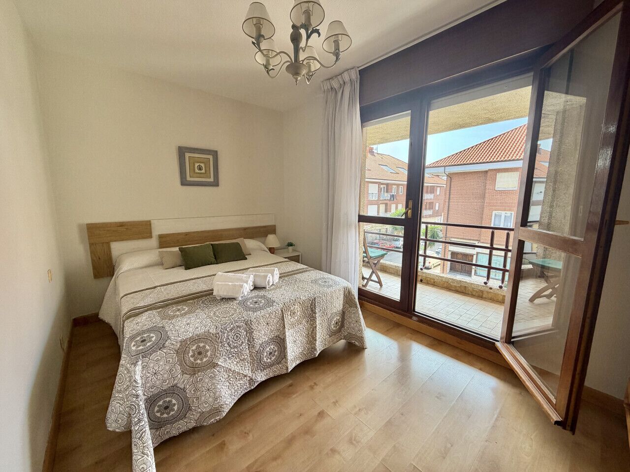 2 bedrooms, iron/ironing board, bed sheets