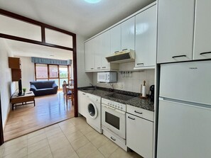 Fridge, microwave, oven, coffee/tea maker - Las Amapolas Apartment - 12018 (Ajo)