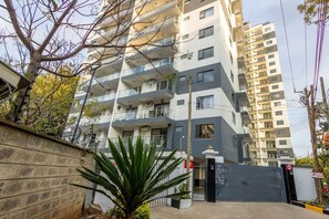 Exterior - 1 Bedroom in Westlands, Nairobi ,parking, WiFi,Gym (Nairobi)