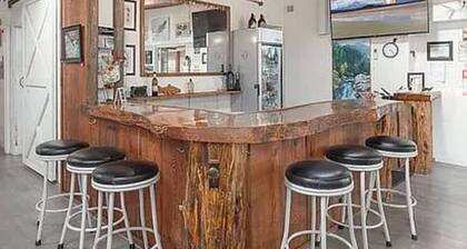 Two Bedroom Queen/twin Suite- Historic Lodge on the North Umpqua River