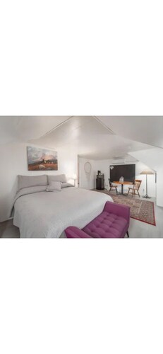 Two Bedroom Queen/twin Suite- Historic Lodge on the North Umpqua River