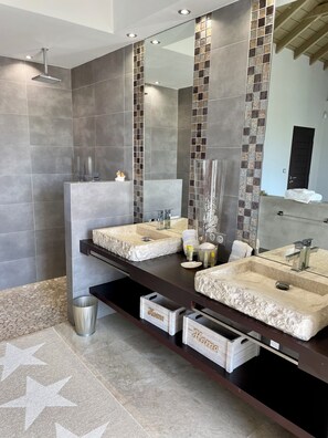 Bathroom - Vrbo Property (Saint martin)