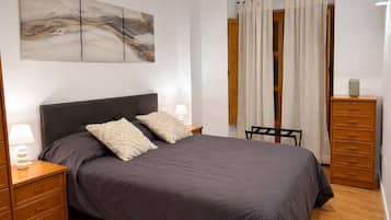 2 dormitorios, tabla de planchar con plancha, wifi y ropa de cama