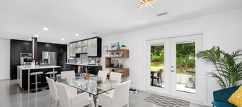 Modern Home Close to UF. Pet-Friendly. EV Charger. Patio and BBQ