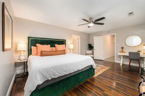 3 habitaciones, tabla de planchar con plancha, wifi y ropa de cama 