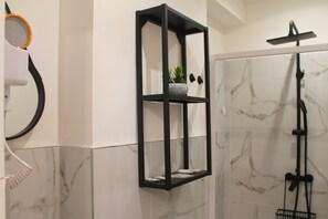 Shower, hair dryer, bidet, towels - VidaRooms (RentRoom) (Trapani)