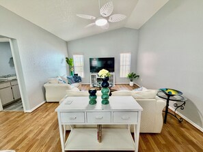 Living area - New 3-bedroom pool house in tranquil Spring Hill (Spring Hill)
