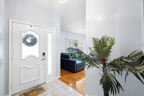 Interior - New 3-bedroom pool house in tranquil Spring Hill (Spring Hill)