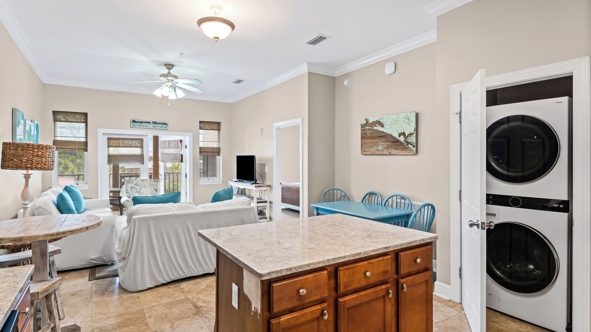 Condo, varias camas, balcón, vista al jardín (Seagrove Highlands 1308) | Interior