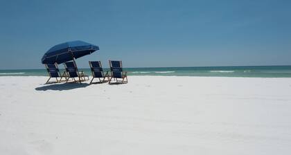 3BR Condo Near Peaceful Lake w/ Large Pool, Close to Beach!