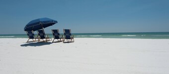 3BR Condo Near Peaceful Lake w/ Large Pool, Close to Beach!