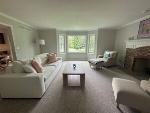 Living area - Irish Retreat at the Pond - 4 Bedrooms, 2 Baths, up to 10 Guests - Close to ND! (South Bend)