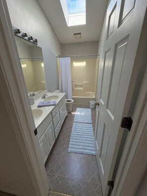 Bathroom - Irish Retreat at the Pond - 4 Bedrooms, 2 Baths, up to 10 Guests - Close to ND! (South Bend)
