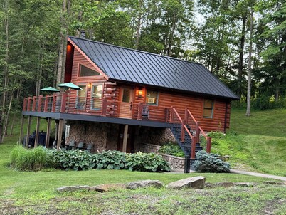 Peaceful Secluded Cabin Retreat 42 Acres, Pond, Hiking Trails Near Tappan Lake