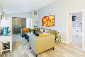 Una Smart TV, una chimenea