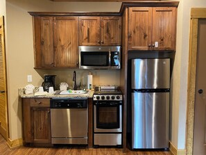 Microondas, horno, placa de cocina, lavavajillas