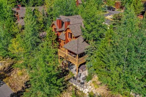Exterior - Golden Bench -  Resort retreat w private hot tub - Ski in/Ski out - pet friendly (Donnelly)