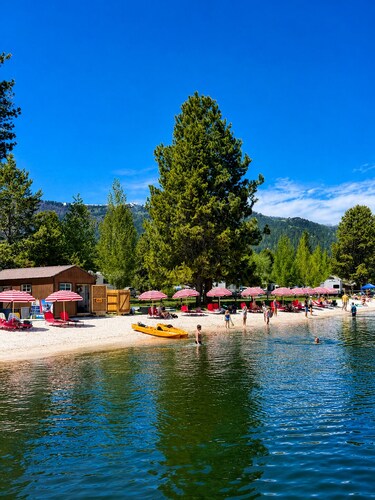 Tamarack - Walk to Marina or Village - Slopeside - Private Hot Tub - Pets OK