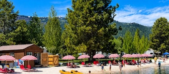 Tamarack - Walk to Marina or Village - Slopeside - Private Hot Tub - Pets OK
