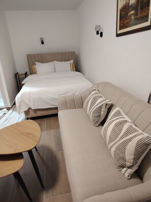 Room - Cozy studio Bianca in delightful Kotor with free parking, near beach (Kotor)