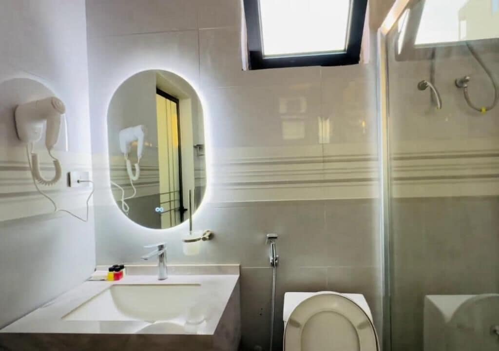 Asciugacapelli, asciugamani, sapone, shampoo