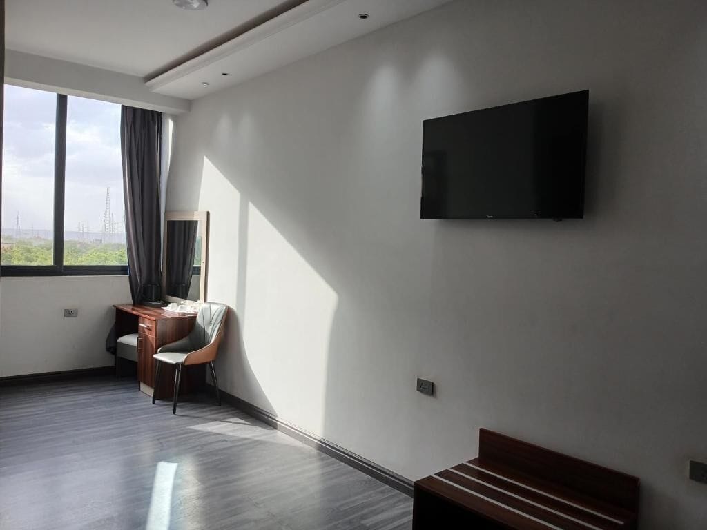 Studio Suite, Balcony, City View | Interior