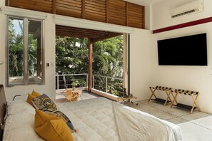 1 bedroom, iron/ironing board, free WiFi, bed sheets - Casa Oko in downtown Cancun with a Jacuzzi (Cancún)