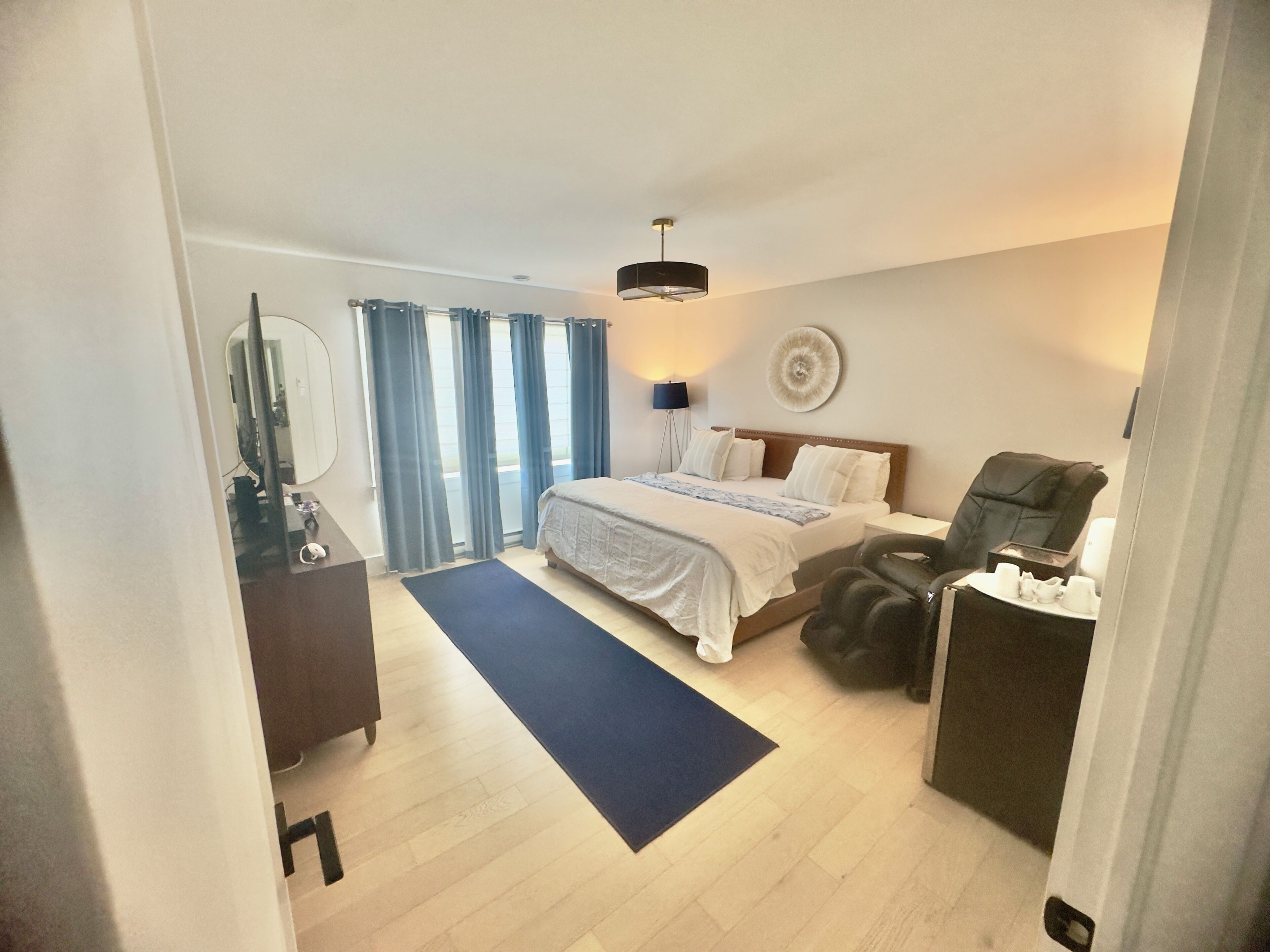 3 bedrooms, iron/ironing board, WiFi, bed sheets