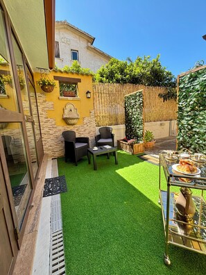 屋外ダイニングエリア