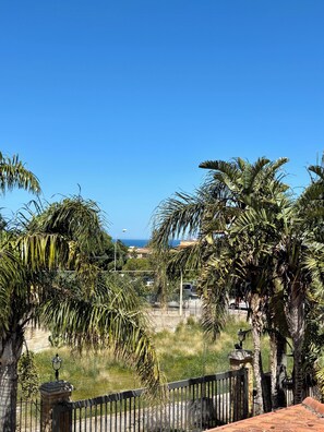 Property grounds - Loft with solarium 5 minutes from the airport (Carini)