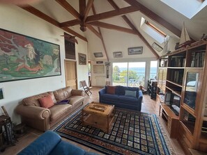 Living area - Charming house with character, stunning sea views and beach access (Locquirec)