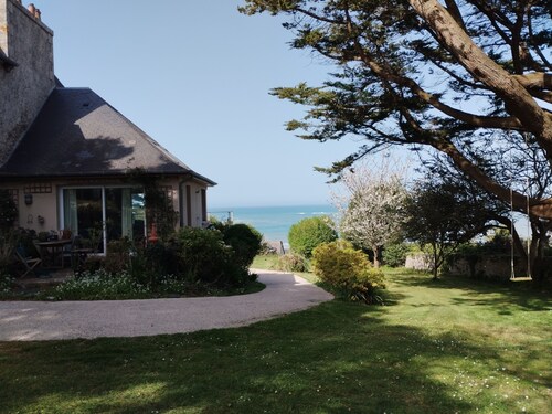 Charmante maison de caractère, vue imprenable sur la mer et accès à la plage