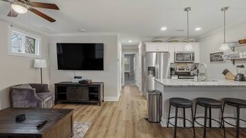 Fridge, microwave, stovetop, dishwasher