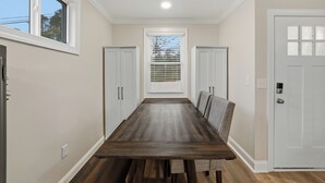 Dining - Wonderful 2-bedroom house in welcoming Newton (Newton)