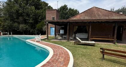 Casa Quinta in front of the river and 7 minutes from downtown