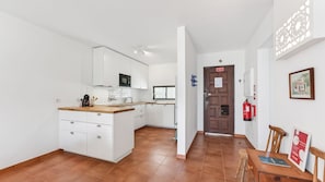 Coffee/tea maker, fridge, microwave, oven - Casa da Aveleira 3Bdr in Vilamoura by LovelyStay (Vilamoura)