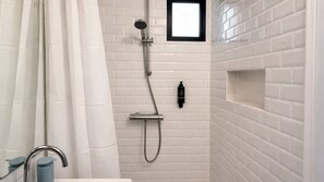 Hair dryer, towels - Casa da Aveleira 3Bdr in Vilamoura by LovelyStay (Vilamoura)