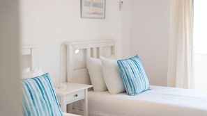 3 bedrooms, iron/ironing board, WiFi (free), bed sheets