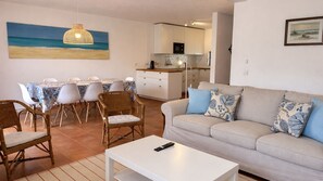 TV - Casa da Aveleira 3Bdr in Vilamoura by LovelyStay (Vilamoura)