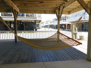 Terrace/patio - Charming 3-Bedroom Myrtle Beach Retreat with Pool & Balcony (Myrtle Beach)