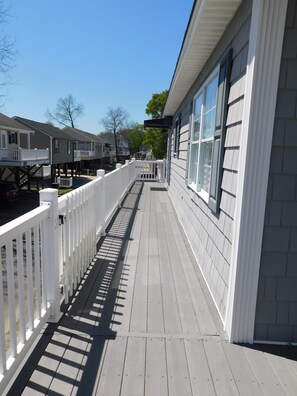 Property grounds - Charming 3-Bedroom Myrtle Beach Retreat with Pool & Balcony (Myrtle Beach)