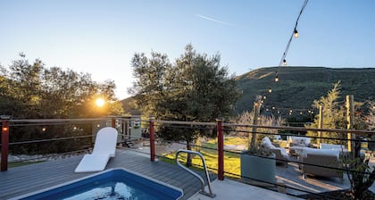 Cozy cabin on private 30 acres ranch w/ epic lake views, hot tub, pool, sauna