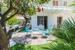 Outdoor dining - Vrbo Property (Marina di Ragusa)