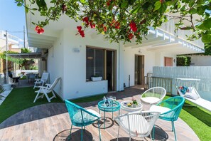 Terrace/patio - Verde Mare - Sicily vacation: Apartment near the beach with a view of the marina (Marina di Ragusa)