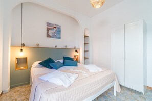 3 bedrooms, iron/ironing board, WiFi, bed sheets - Verde Mare - Sicily vacation: Apartment near the beach with a view of the marina (Marina di Ragusa)