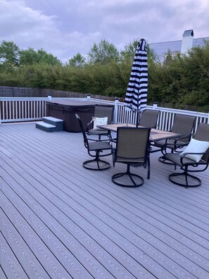 Outdoor dining - COMPLETELY REMODELED HOUSE WITH HOT TUB LESS THAN 
A BLOCK FROM THE BEACH!! (BAY ST LOUIS)