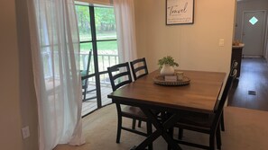 Dining - Cozy country home in serene New Hope TN. Perfect for families or a quick getaway (South Pittsburg)